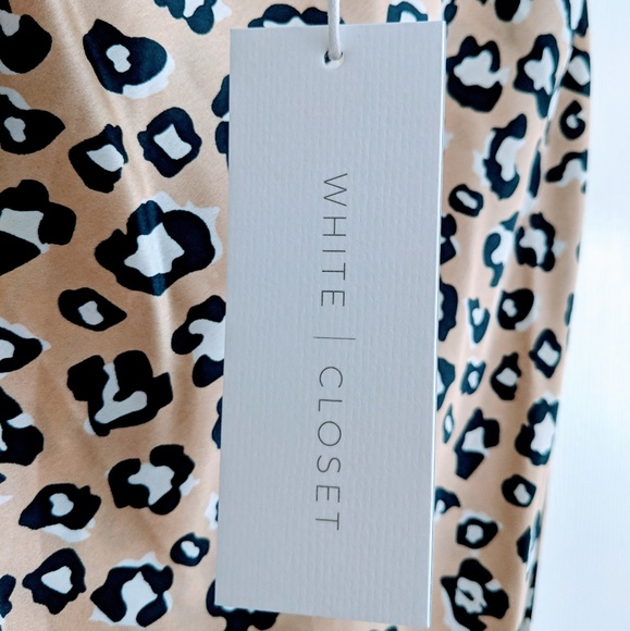 MUST HAVE!✨ Leopard Print Satin Midi Skirt. - Picture 5 of 8